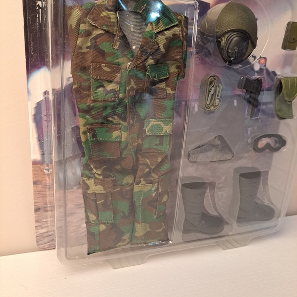 The Ultimate Soldier US Armor Crewmember Uniform Set by 21st Century Toys - Picture 4 of 9